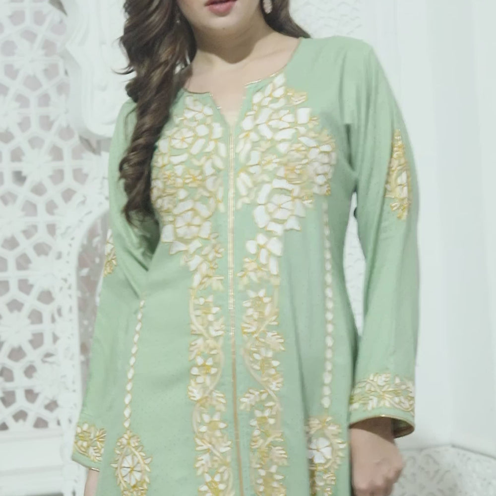 
                  
                    Load and play video in Gallery viewer, Traditional Kaftan Thobe Henna Party Maxi Gown
                  
                